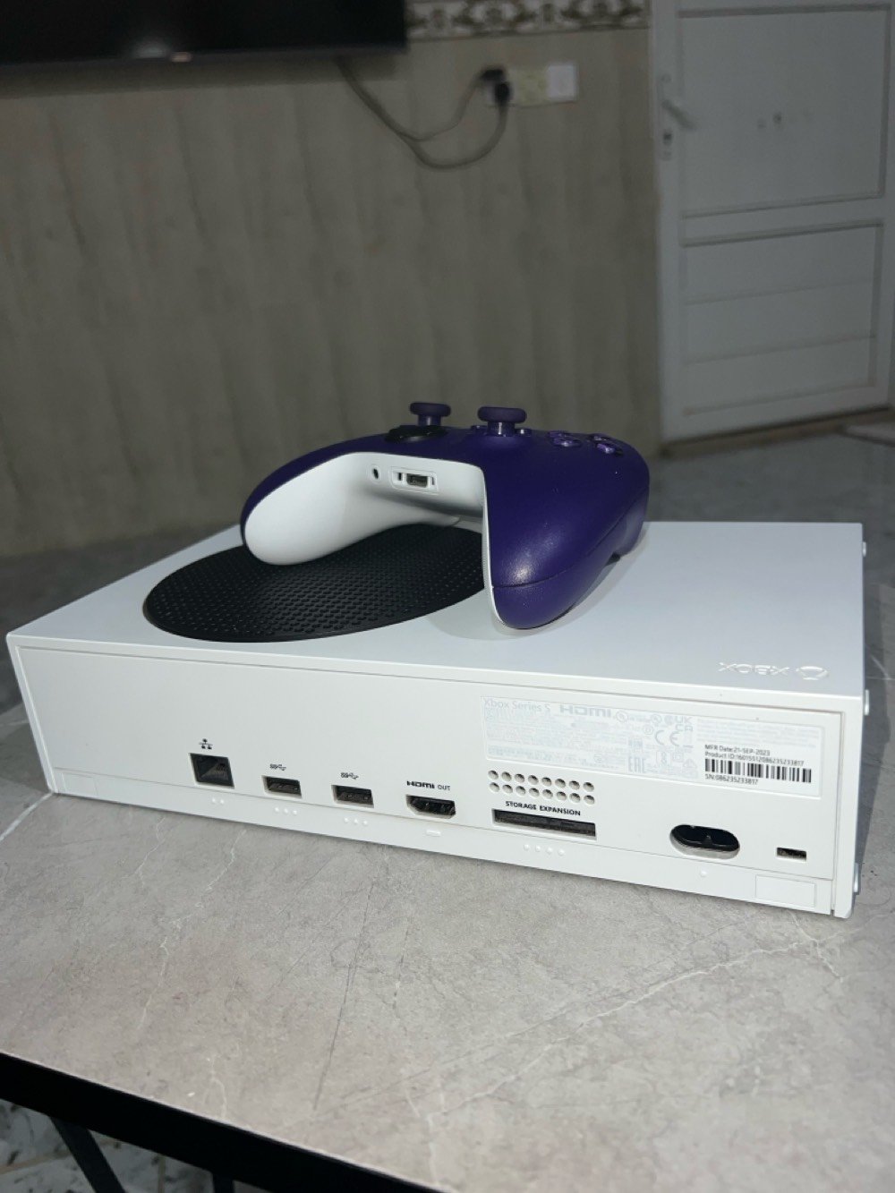 جهاز Xbox Series S بحالة ممتازة جدًا، نظيف كلش ومحافظ عليه وقليل الاستخدام.
الجهاز ما مفتوح ولا متصلّح من قبل، وما بي أي عبث أو تبديل بالقطع.

المواصفات:

* Xbox Series S
* تخزين SSD سعة 512GB
* دقة تصل إلى 1440p
* يدعم 120FPS بالألعاب المدعومة
* يدعم 4K Upscaling
* يدعم HDR
* يدعم Ray Tracing بالألعاب المدعومة
* يدعم Quick Resume
* جهاز رقمي بالكامل بدون قارئ أقراص
* يدعم Xbox Game Pass

🎁 ويّا الجهاز اشتراك Game Pass Ultimate هدية لمدة شهر و20 يوم تقريبًا.

✅ الجهاز غير مفتوح
✅ ما مفتوح ولا متصلّح
✅ كلش نضيف ومحافظ عليه
📸 الحالة مثل ما مبينة بالصور