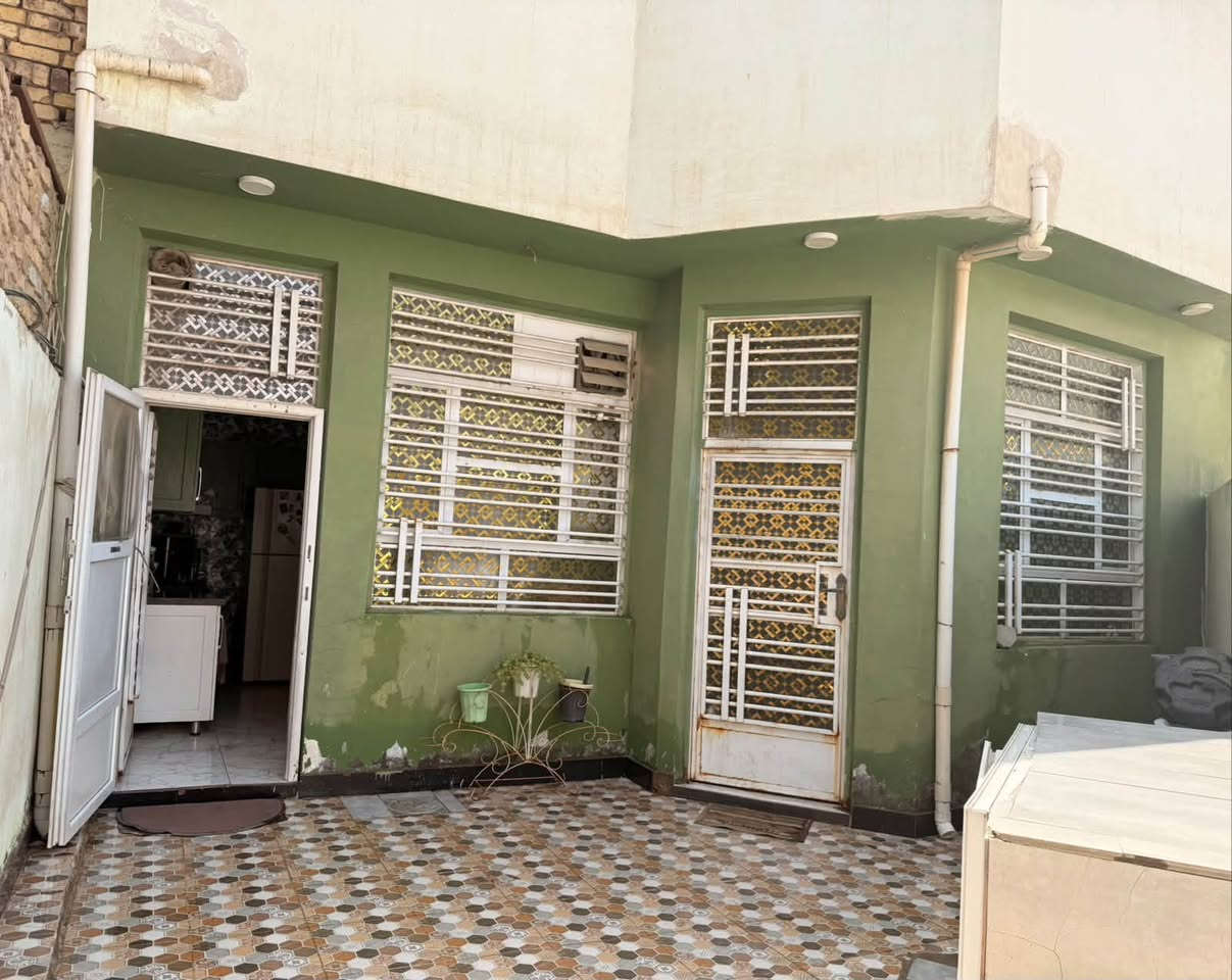 🏠 للبيع بيت سكني – طابو زراعي سند ٢٥
📐 المساحة: ١٥٠ متر 
           تـــفـــاصـــيـــل الـــدار 
(كونكريت مسلح  طابق واحد )
⚜️ غرف نوم عدد ٢
⚜️صالة 
⚜️استقبال
⚜️مطبخ 
⚜️طارمة
⚜️ حمام
بناء البيت سنة ٢٠٢٠
📍 العنوان: التقيّة الثالثة – نزلة مازن البنجرجي
🚗 يبعد عن الشارع العام حوالي 150 متر
🛣️ يقع على شارع 40

✅ البيت فارغ وجاهز للسكن مباشرة
✅ موقع هادئ ومناسب للسكن

📞 للاستفسار اتصال او واتساب حصرا: ***********
