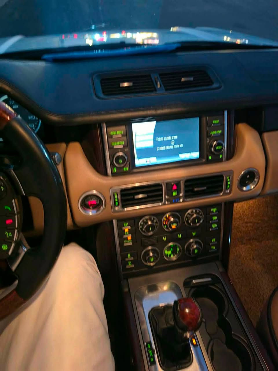 🔱 رانج روفر فوك 2012السلام عليكم
‏Range Rover Vogue

◼️ لون ابيض

🔘 رقم السيارة مميز
ماشية150 
 
🚀 محرك V8 سلندر بدون سوبر ارغب محرك شرط بانزين من الشارع دير 

💯 سيارة وكالة خليجي    

🟠 مواصفات 
• بصمة 
• ⁠سلايد                                                                                          
• ⁠داخل بيجي 
• ⁠جام اخضر
• ⁠مراة شفط                                                                     
• ⁠كشنات كهرباء 
• ⁠كشنات تدفئة
• ⁠كشنات جلد 
• ⁠شاشة لمس 
• ⁠كاميرا 
• ⁠شاشة مال كيج اندرويد 
• ⁠دبلات جبريس صاعد و نازل حسب رغبة 3 حركات
‏CD 6 changer .شاشات خلفية بلاد 
• سيستم صوت سماعات
• سترين تدفئة 
• ⁠ستيرن تحكم فوول اوبشن
• ⁠اربع انظمة قيادة (صحراء و ثلج و جبال و ستاندارد )
• ⁠گیر (سبورت و عادي و اوتوماتيك)
• ⁠بريك بصمة
• ⁠تبريد مركزي تشغيل يسار و يمين و امامي و خلفي مختلف حسب رغبة
• ⁠واكو بعد هواية مواصفات مذكرتهم

✅ سيارة علي وضع وكالة احلي بالواقع

💢 كفالة ضربة وصبغ تحويل مباشر رقم مميز
 
📍 مكان السيارة بغداد 

☎️ رقم صاحب السيارة***********

‏🔴 السعر / 160
