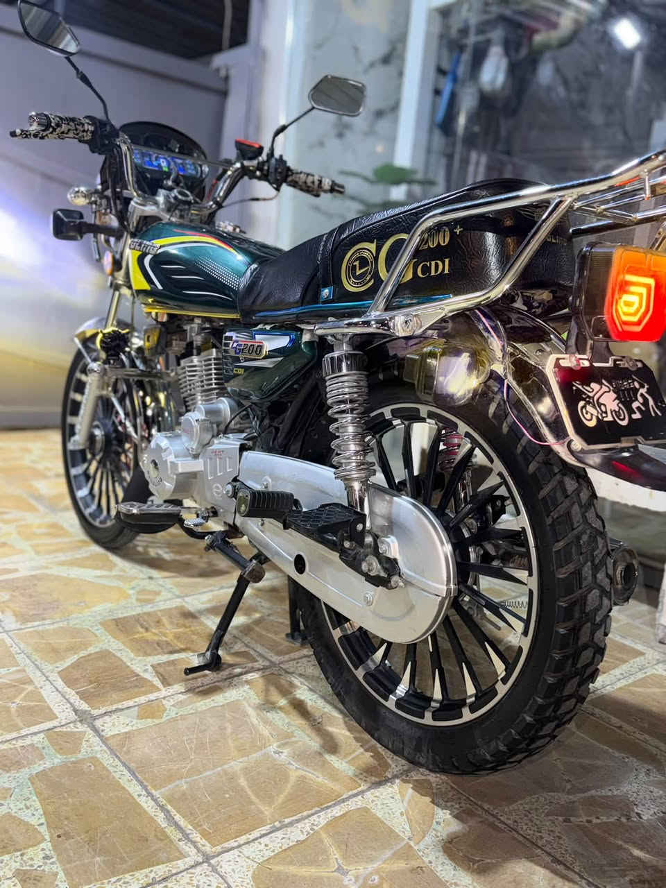 السلام عليكم 

🏍️ للبيع دراجة إيراني نظيفة جداً 🏍️

✨ موديل 2025 – شكل 2026، نازلة 2026
🔹 مكينة 200cc حقيقي أم العينة
🔹 الماكينة سوبر + تبريد للمكينة
🔹 شاشة أم تعرض
🔹 مكفولة كفالة عامة
🔹 الدراجة حلوة ومرتبة ونظيفة جداً
🔹 كاملة ومتكاملة وما ناقصها أي شي
🔹 جاهزة للاستخدام وما تحتاج أي صرف

💰 السعر 950 ألف دينار وبيها مجال للجادين

📍 المكان: بغداد – العامرية
📞 ***********

🔥 دراجة نظيفة ومرتبة، واللي يشوفها على الطبيعة يعرف قيمتها.
