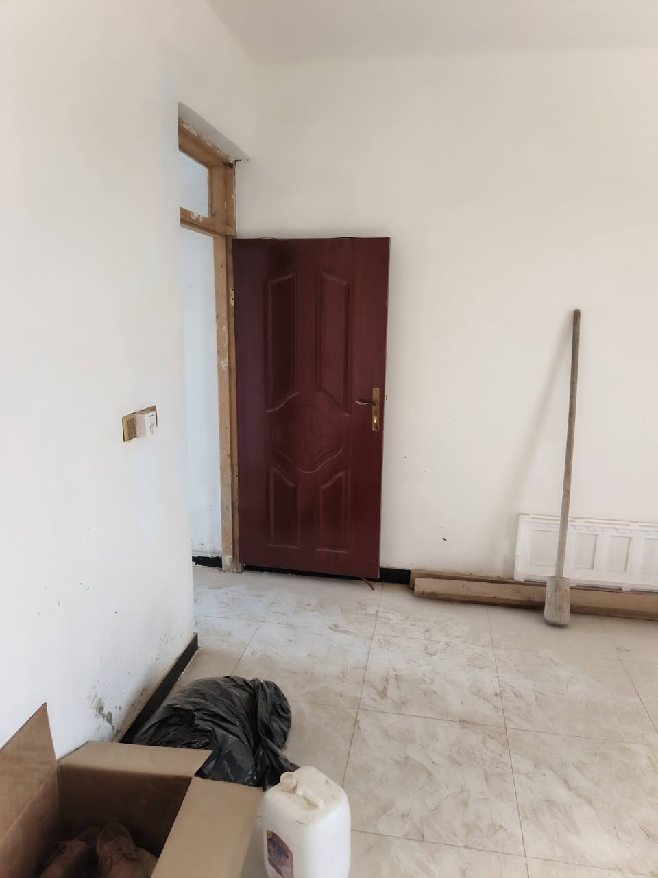 شقة لليجار ام الخيل ***********

