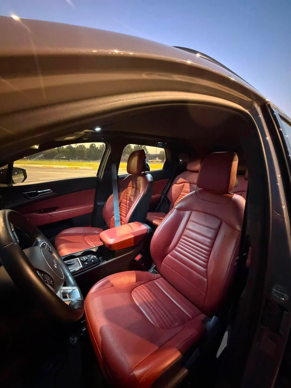 للبيع KIA SPORTAGE 2023 SX PRESTIGE
أبرز المواصفات:

• كاميرا 360°

• سقف بانورامي

• تدفئة وتبريد المقاعد

• مقاعد كهربائية

• تحكم إلكتروني بالثبات

• AWD + ABS

• مثبت سرعة

• مثبت سرعة تكيفي

• تحذير النقطة العمياء

• حساسات ضباب

• حساسات ضغط الإطارات

• بصمة + نظام مفتاح ذكي

• تشغيل عن بُعد

• شاشة

• شاحن لاسلكي

• نظام توجيه كهربائي

• نظام تحكم صوتي

• 6 وسائد هوائية

• حساسات مطر

• مصابيح أمامية LED

• قفل أمان للأطفال

• تبريد خلفي

• سقف أسود

• كاميرات بالدشبول 

• الحادث مالتها جاملغ امامي وراجع على البارد بدون صبغ

• السعر  222 وبيها مجال 

سيارة متكاملة ومناسبة للاستخدام اليومي والسفر.

📞 للتواصل والاستفسار: ‭***********‬
