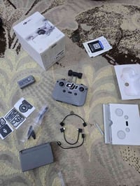 أغراض درون للبيع مثل ما موضع جدامك البطاريه اصليه ! الشاحن مال مني تو ...