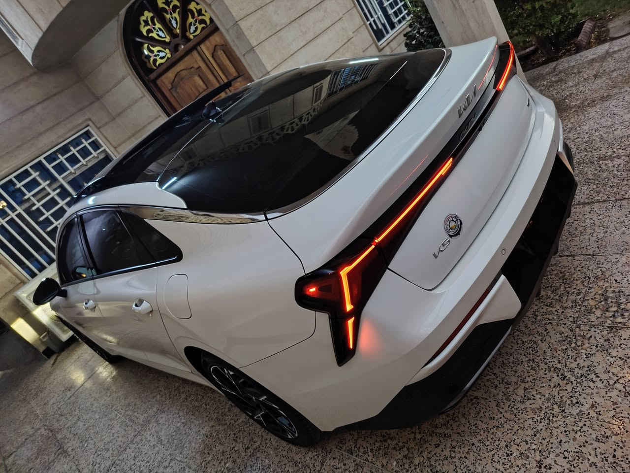 كيا  K5  موديل 2025  جيتي لاين   فول موصفات
محرك 2500 تنفس طبيعي   ماشيه 19 رقم بغداد
حادثها بنيد تبديل وصبغ  ومقدمه الجاملغ بارد فقط
بغداد الكرخ حي العامل  بيع فقط بدون مراوس
*********** :  ***********
