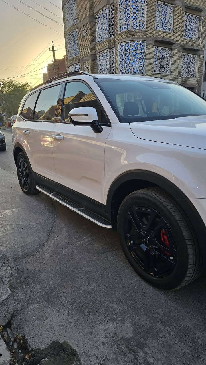 السلام عليكم للبيع
KIA TELLURIDE Xline prestige SX 2024
ماشية:15400km 
تجي اعلى فئة بالتيلورايد و فول موصفات
كراسي vip
تدفئة تبريد المقاعد امامي و خلفي
بردة للجامات الخلفية
بانوراما
سقف كانتارا 
فول مواصفات اي شي ببالك موجود بيهة ميجي اعلى منهة بعد
عليهة رقم مميز 3001 مثل ما موضح بالصورة 
السيارة جديدة بمعنى الكلمة جاهزة من كلشي
عنوان السيارة:بغداد
و كل تفاصيل السيارة و رقم الشاصي منشورات⬇️⬇️
للاستفسار:
***********
