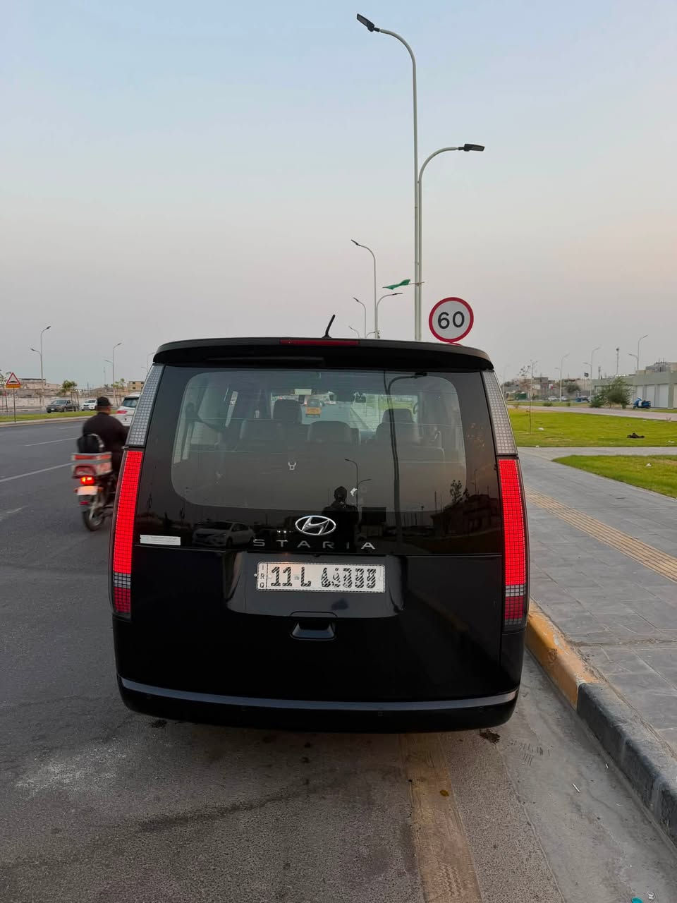 🚘 للبيع | هيونداي ستاريا VIP موديل 2022

📍 الموقع: البصرة
📅 الموديل: 2022
⭐ الفئة: VIP
⛽ المحرك: ديزل (كاز)
👨‍👩‍👧‍👦 السعة: 9 ركاب
📏 العداد: 80,000 كم
📄 الملكية: السيارة باسمي والتحويل مباشر
🔢 الرقم: بغداد الدولي

المواصفات:
✔️ تشغيل عن بُعد
✔️ تشغيل بالبصمة (Smart Key)
✔️ مقعد السائق بتحكم كهربائي
✔️ تحكم كامل بالمقود (ستيرن)
✔️ أبواب جانبية كهربائية
✔️ مرايا جانبية كهربائية قابلة للطي
✔️ مقاعد جلد فاخرة
✔️ تدفئة وتبريد للمقاعد
✔️ تسخين المقود
✔️ فتحة سقف بانوراما
✔️ نظام المحافظة على المسار (Lane Assist)
✔️ رادار أمامي
✔️ مثبت سرعة ذكي
✔️ كاميرا خلفية
✔️ كاميرا تسجيل أمامية وخلفية (Dash Cam)
✔️ حساسات خلفية
✔️ مصابيح LED
✔️ Apple CarPlay وAndroid Auto
✔️ نظام تكييف أمامي وخلفي بتحكم منفصل
✔️ منافذ شحن USB متعددة موزعة في جميع أنحاء المقصورة
✔️ وسائد هوائية (Airbags)

🔑 مفتاحان أصليان
🛞 الإطارات بحالة جيدة

✅ السيارة بحالة جيدة جداً، وجاهزة للاستخدام مباشرة.

💰 السعر: 29,000,000 دينار عراقي (قابل للتفاوض)

📞 للاستفسار والمعاينة:
***********
