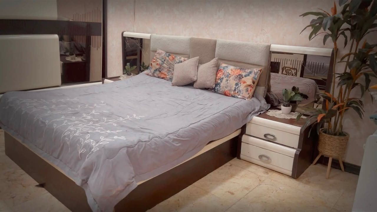 غرفه تركية اصلية للبيع 
الخشب ثقيل جدا 
السعر ب مليون و ربع 
و بيها مجال للشراي 
رقم التواصل ع الواتساب او الخاص 
***********
