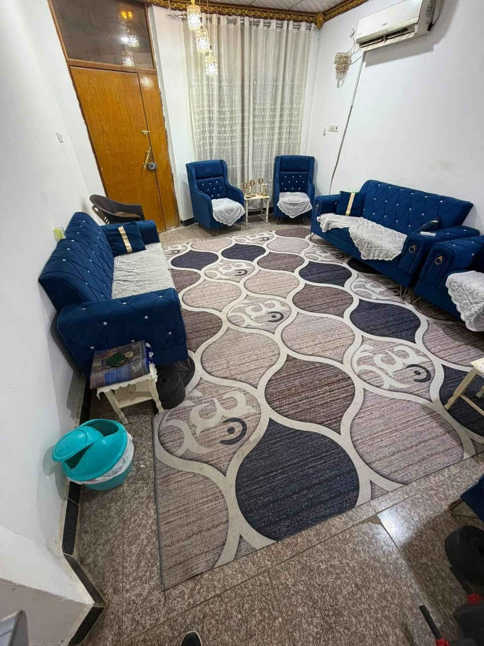 يعلن مكتب عقارات أبو انور الطويسة عن وجود بيت البيع المنطقة حي الخضراء خلف مستوصف محمد الدرة 🏠
المساحة 126م الواجهة 7 م النزال 21 م 
طابقين بناء 2013 طابوق
الطابق الاول يحتوي على غرفة منام واستقبال وصالة ومطبخ وصحيات + حمام خارجي 
الطابق الثاني يحتوي على ثلاث غرف وموزع مع صحيات والسطح يحتوي على مخزن 
السعر 365 مليون وبيه مجال مكان راقي ممتاز الستفسار//***********//***********// كما نستقبل جميع عروضكم وطلباتكم التجارية والعقارية المكتب مجاز قانونيا المكتب ماقبيل مطعم الحسون عقارات أبو انور الطويسة
