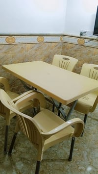 ميز طعام • جديد • ٤ كراسي