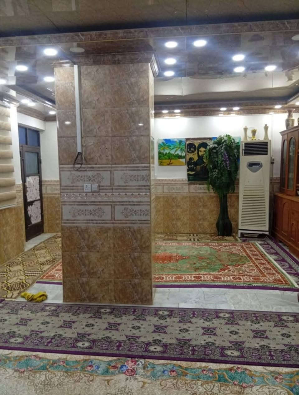 للبيع بيت ٢٠٠متر في حي النداء خلف شارع جامعة الكفيل طابقين كونكريت مسلح يحتوي على ستة غرف نوم واستقبال وصالتين ومطبخ وحمام عدد ٣ السعر ١٦٥مليون وبي مجال للشراي للإستفسار مراجعة مكتب ابو علي التميمي للعقار في حي الوفاء بداية شارع المركز القديم أو الإتصال على الأرقام التاليه ***********
***********
***********
