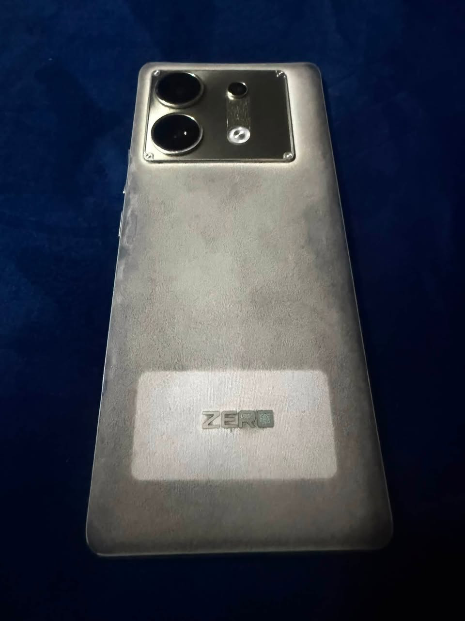 Infinix zero 30 5G
عيوبه فقط بي فطر بالشاشه 
وانعدام الجلد بالظهر 
الباقي شغال ومابي اي عطل ، 256 كيكا 
رام 8 كيكا ويا شاحنته 67W
السعر 130 بي مجال 
رقم واتساب ***********
