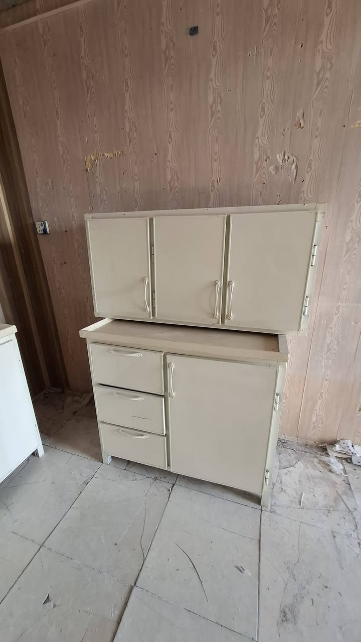 للبيع كاونتر ٤ قطع مرمر اخو الجديد قياس سنك متره ونص ويا ملحق قياس التاني متره و ١٠ محق ويا السعر ٣٥٠ الف 
اتصال او واتساب 
***********
***********

