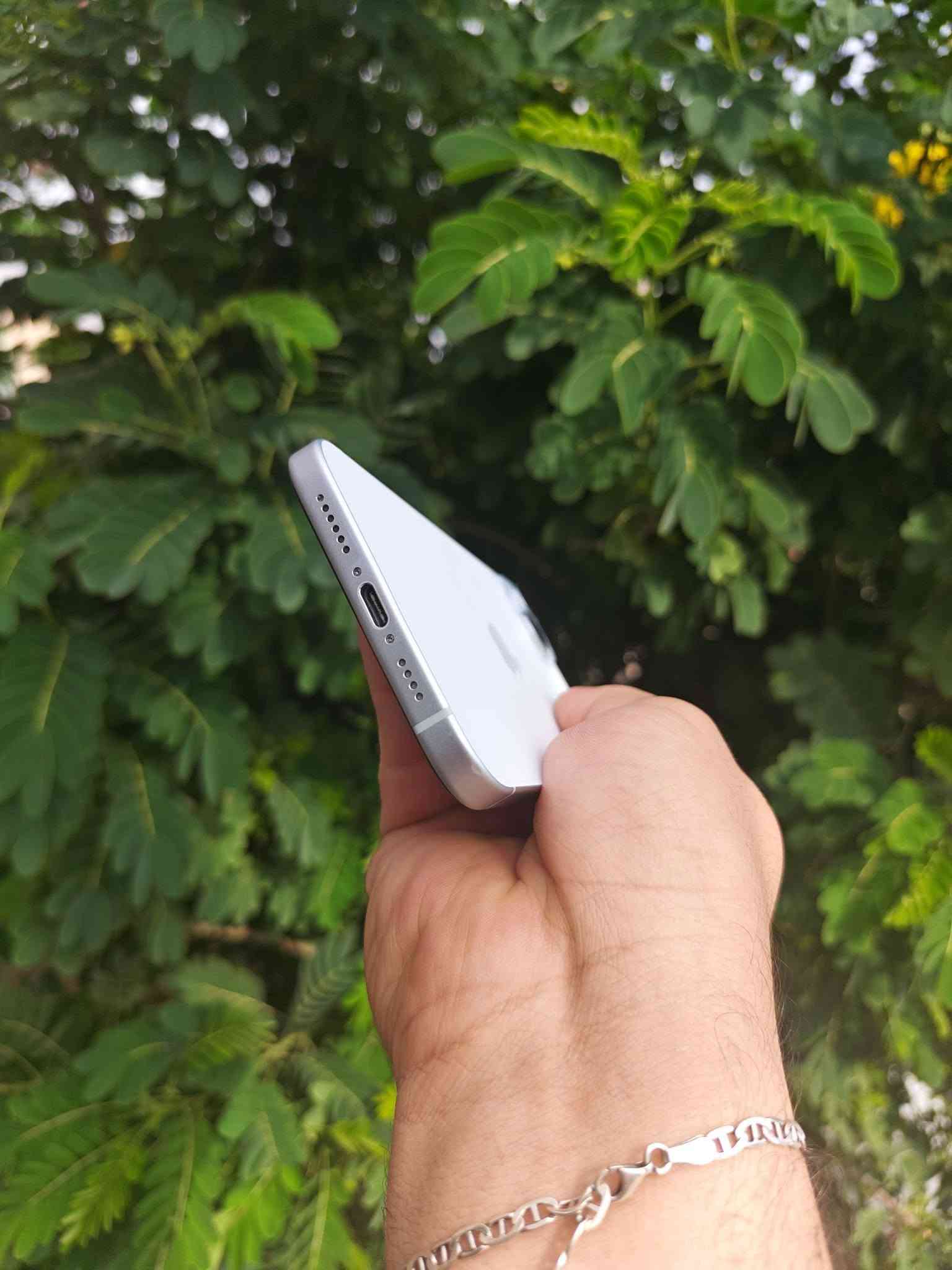 ايفون 15 بلاص • ١٢٨ • بطاريه ٨٧٪