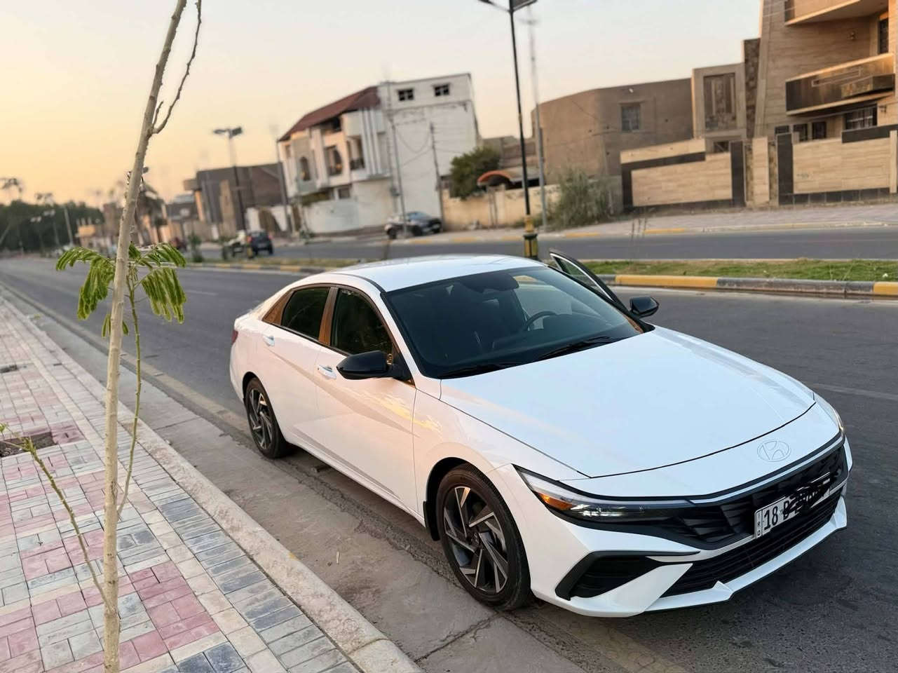 اللهم صل على محمد وال محمد 
للبيع سيارة النترا وارد امريكي اللون ابيض الموديل ٢٠٢٥ 
بصمة ترحيب ابواب شحن وايرلس 
ويل ١٧ تشغيل عن بعد رادارات وتحديد مسار وقيادة ذاتية وثلاث وضعيات قيادة شاشه ابل كاربلي صندوق ذكي 
السيارة بدون ايرباك بدون فتح برغي فقط حادث امريكا مقدار شبر بالصندرق بارد وموضح بالصور فقط لاغير مكفوله من كلشي وابيعلك سونار وين ميعجبك افحص دخول جديد وترقيم جديد رقم بابل بأسمي 
ماشية ٧ الف 
تايرات وضع شركة
السعر ١٧١ وبيه مجال 
للاستفسار ***********
