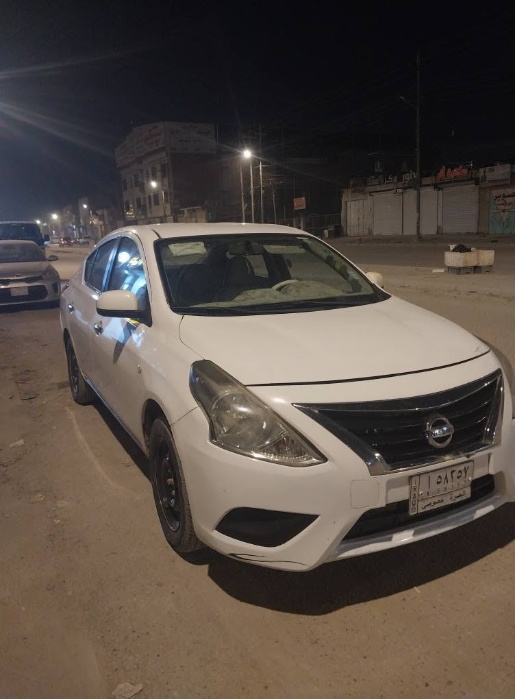 نيسان سني هندي مديل ٢٠٢٠ مكينه وكير مكفولات والحداديه نص عمر 
وبيهه ضربه بالصندوك خفيفه ومبدل قبق الصندوك وبيهه مكانات بارد وسياره حره وراعيهه ايريد تحويل السعر ٩٤ وبيهه مجال قليل لشراي 
*********** البصرة, العراق
