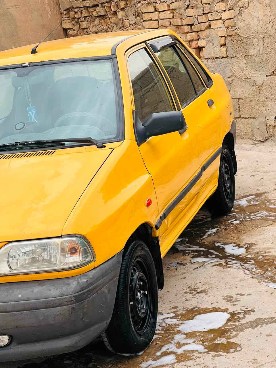 سايبه ٢٠١٢ محرك وكير وتبريد خير من الله السياره ابلاديه بدون تبديل ولا ظربه ولا صبغ فقط تصليح خياسات صدر جديد غرفتها بلاديه رقم انكليزي مصفره من كلشي تحويل ثاني يوم شواصي نظيفه السعر 27 وبيها مجال مكان السياره بغداد الشعله منطقه براهيم ابن علي *********** بي واتساب
