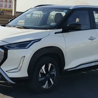 نيسان ماكنيت 2025 SV ابيض سقف اسود رقم بغداد مميز محرك 1000 سي سي تورب...