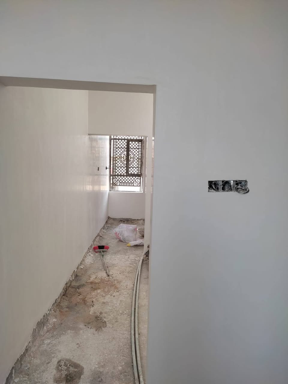 السلام عليكم
خلفه لباخ متفرغ شغل درجه اولى والتزام بلعمل 
لبخ جص . سمنت.  بورك . لبخ واجهات . 
لط داخل وخارج /طلس وفوم الواجهات 
***********
***********
