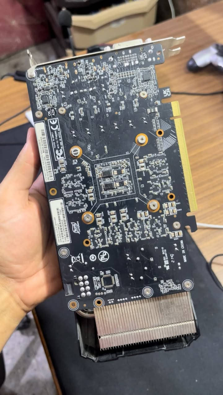 كرت شاشة 1660TI للبيع🖥️

ملك الفئة الاقتصادية المقدم من براند Gainward العريق، الكرت نظافة 100% وخالي من اي عطل او مشاكل تقنية او حرارية، الكرت بعده بلزكة الضمان ما مفتوح نهائياً.✅

الكرت مناسب لجميع التجميعات الاقتصادية❇️

سبب البيع: الرغبة بالتطوير.🔨

السعر:180 الف.🔒

يوجد فيديوهات بنشمارك للكرت للتواصل على الخاص،
او على الواتس اب عبر الرقم: *********** 📞
