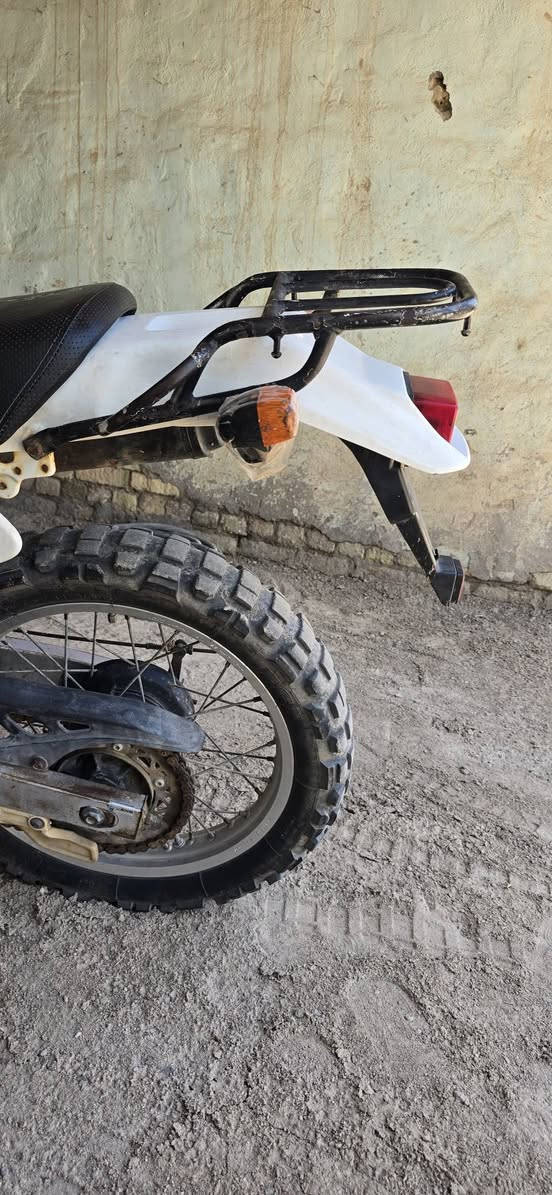 السلام عليكم للبيع  دراجه هوندا محرك250 تبريد راديتر دراجه حلوه ونضيفه واحله من صور ما مفتوح اي شي بيه العنوان ميسان علي الغربي الشراي اتصال ***********
