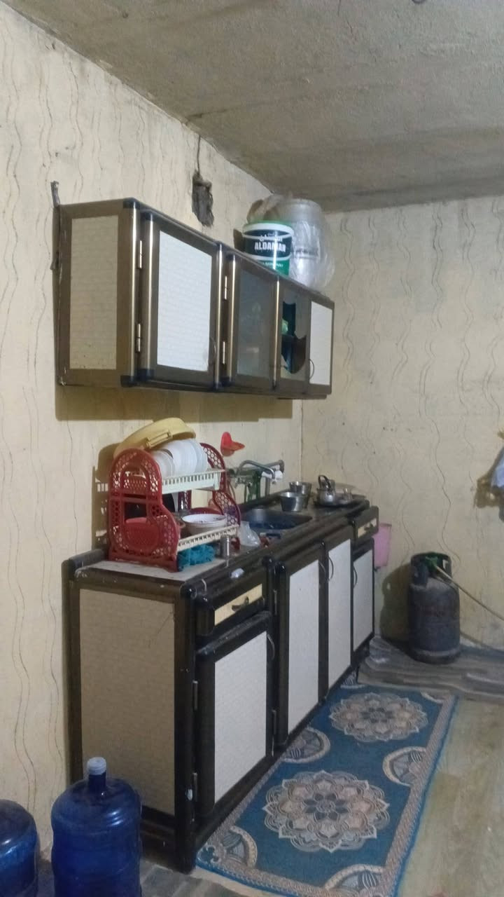 يا الله بيت للبيع 100م
سعر 16معه مجال 

 بناء بلوك اساس صب مسلح سقف عكاده
خريطه كامله غرفه نوم صاله مطبخ ستقبال صحيات 

 خدمات كامله مدرسه اهليه او حكوميه

 العنوان نجف الاشرف مقابل قرية الغدير الاولى شارع الصب عمود 270شارع الموسسه 

للستفسار اكثر ***********
