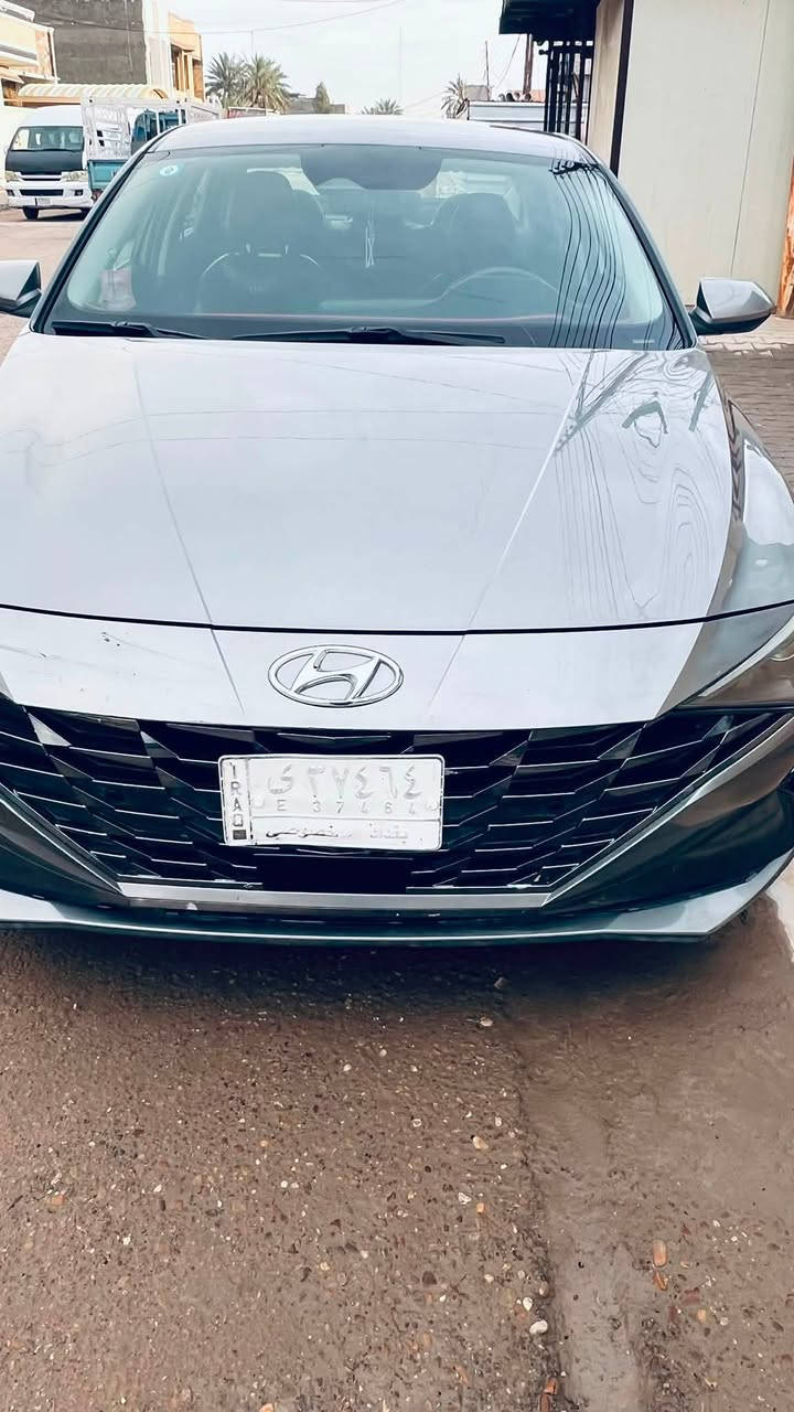 سلام عليكم الانترا للبيع ٢٢امريكي ماشيه 65 مواصفات نص فول سياره جاهزه من كلشي تخم تاير جديد حداديه جديده السعر 138 وبيها مجال حك الجيه وع راسي الجميع صور الحادث ناشرهن  ‭***********‬
