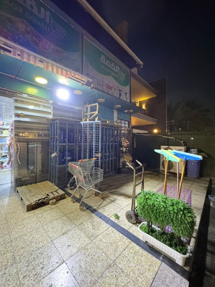 اسواق للبيع • نفق الشرطة قرب الكنيسة • رفوف ميكانو