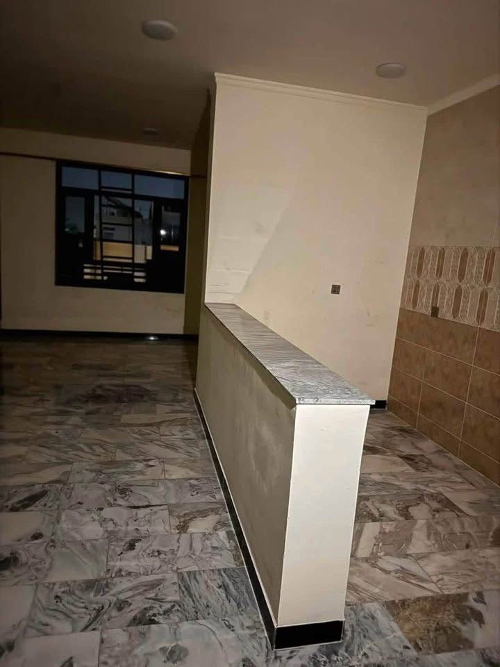 🏠 للإيجار في السيدية
📐 المساحة: 150 متر

🛏️ 4 غرف نوم

🛋️ صالة

🍳 مطبخ

🚿 خدمات

🍽️ مطبخان

🏡 نظام شلالات داخلي وخارجي

للاستفسار مكتب جوهره السيديه 

احمد العامري ***********

📞

