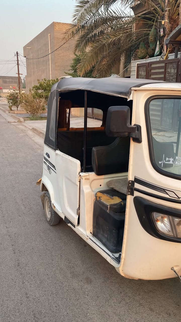 تكتك 21 للبيع رقم وسنوية بس يرادلها خشم سلف ومكينة تبخر كشر كفاله نظيفه سعرها 6 ونص وبيها مجال 
***********
