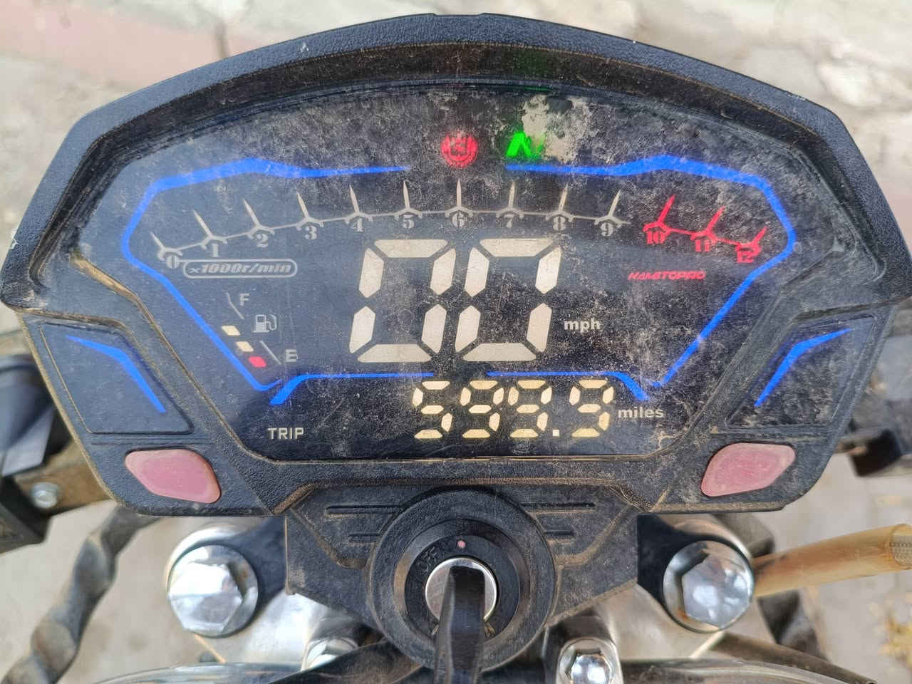 دراجه للبيع نامي برو موديل 2025 5نمر مكينة 150cc مكينه كبس مافتوح دراجه حلو نضيفة بس اريد ايدامه اشوية يريد خلي يتصل عل هااي رقم وسعر خاص ***********
