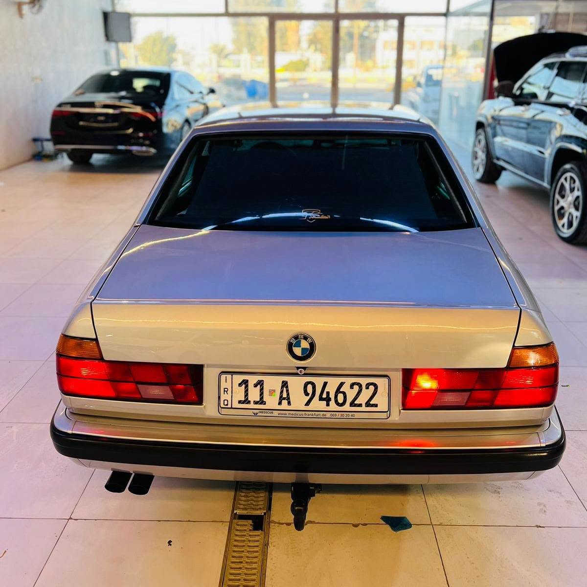 بي إم دبليو 735i • ١٩٩٠ • رقم بغداد