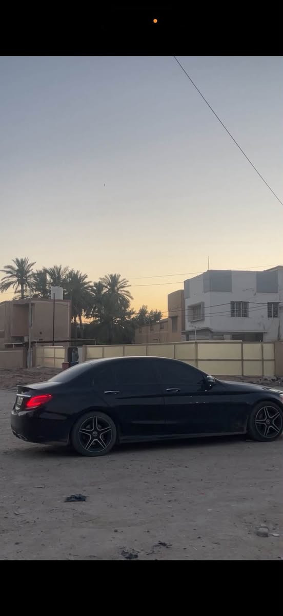 مارسدس AMGc300 نايت بكج اعلى مواصفات 
موديل :2020
وارد : أمريكي 
الممشى :100 الف كيلو متر 
الحادث : باب خلفي جهة السكن تبديل نفس اللون وشويه بارد بهلال الجاملغ بدون دواخل بدون ايرباك السياره كلش نضيفه استعمال شخصي 
رقم بغداد بأسمي تحويل ثاني يوم 
السعر : 245 وبيها مجال 
للاستفسار: ‭***********‬
