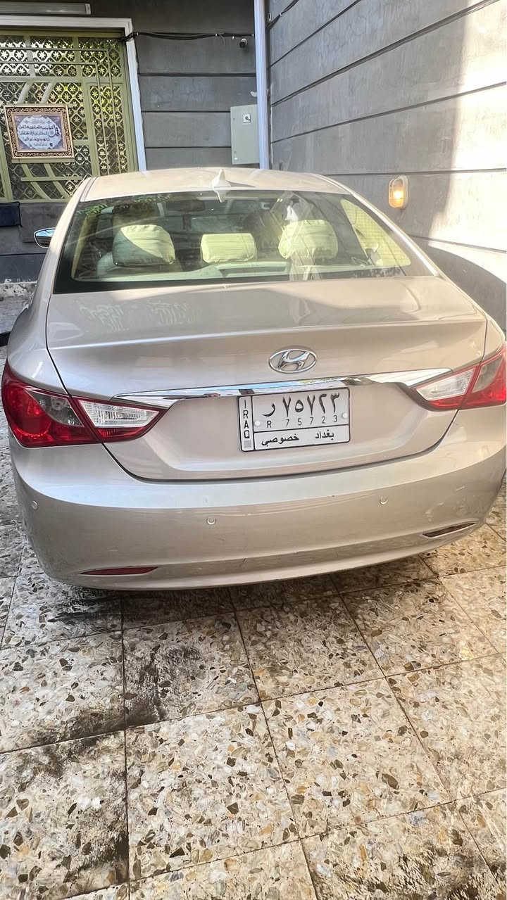 سوناتا امريكي السياره نضيفه على ايدي 
كير مكينه حداديه مكفوله
تبريد عل السويج 
تخم تاير 
ماشيه 113الف
رايدهة ب95ورقه
للتواصل *********** بغداد, العراق
