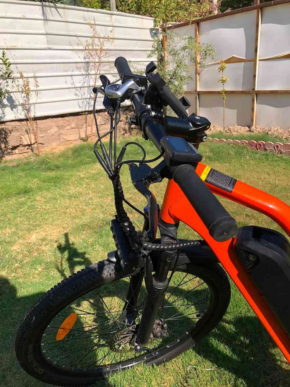 • 🚲 بايسكل كهربائي للبيع

• 📏 الحجم: 26 إنچ

• ⚡ المحرك: 250W

• 🔋 البطارية: ليثيوم 36V 10Ah

• 🔋 سعة البطارية: 360Wh

• 🔌 الشحن: 42V / 4A

• ⚙️ گيارات متعددة

• 🛞 إطارات MTB

• 🛑 ديسك أمامي وخلفي

• 🔧 مساعد أمامي

• 📟 شاشة/عداد كهربائي

• 🔋 بطارية JETECH

• 🟠 هيكل قوي ومناسب للاستخدام اليومي

• ✅ الدراجة شغالة وجاهزة للاستخدام

• 💰 السعر: 350 الف و بي مجال بسيط

📍 عنواني بغداد - الغزالية  / *********** واتساب او خاص
