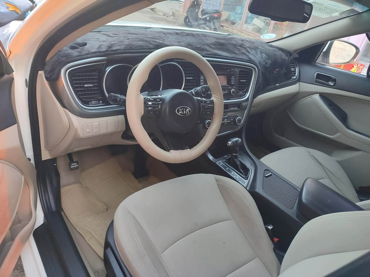 السلام عليكم

كيا اوبتما 2016 خليجي

رقم بغداد تحويل ثاني يوم  رقم  جديد 
السيارة مكفولة من الضربة ماعدى الباب والجاملغ الخلفي مصبوغات فقط بدون ضربة بدون معجون فقط صبغ والسونار منشور وياها 
ماشية 168الف كيلو
مواصفات عادية
مكينة2000دوش

السيارة جديدة جاهزة من كلشي معروضة للبيع 140$  
للاستفسار ***********
