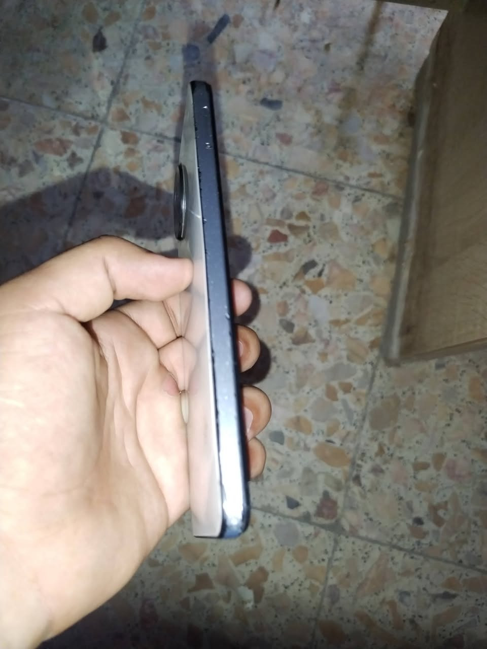 السلام عليكم جهاز للبيع ذاكره 128 بطاريه 5000 ظهر كزاز كامره 50mp مبدل شاشه اصليه بـ50 الف الجامه مال كامره تتبدل بـ5 بيع او مراوس السعر 85 وبي مجال ***********
