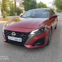 Nissan altima 2023  مواصفات sv معروفة  كشن كهربائي  لايتات ليد  رادارا...