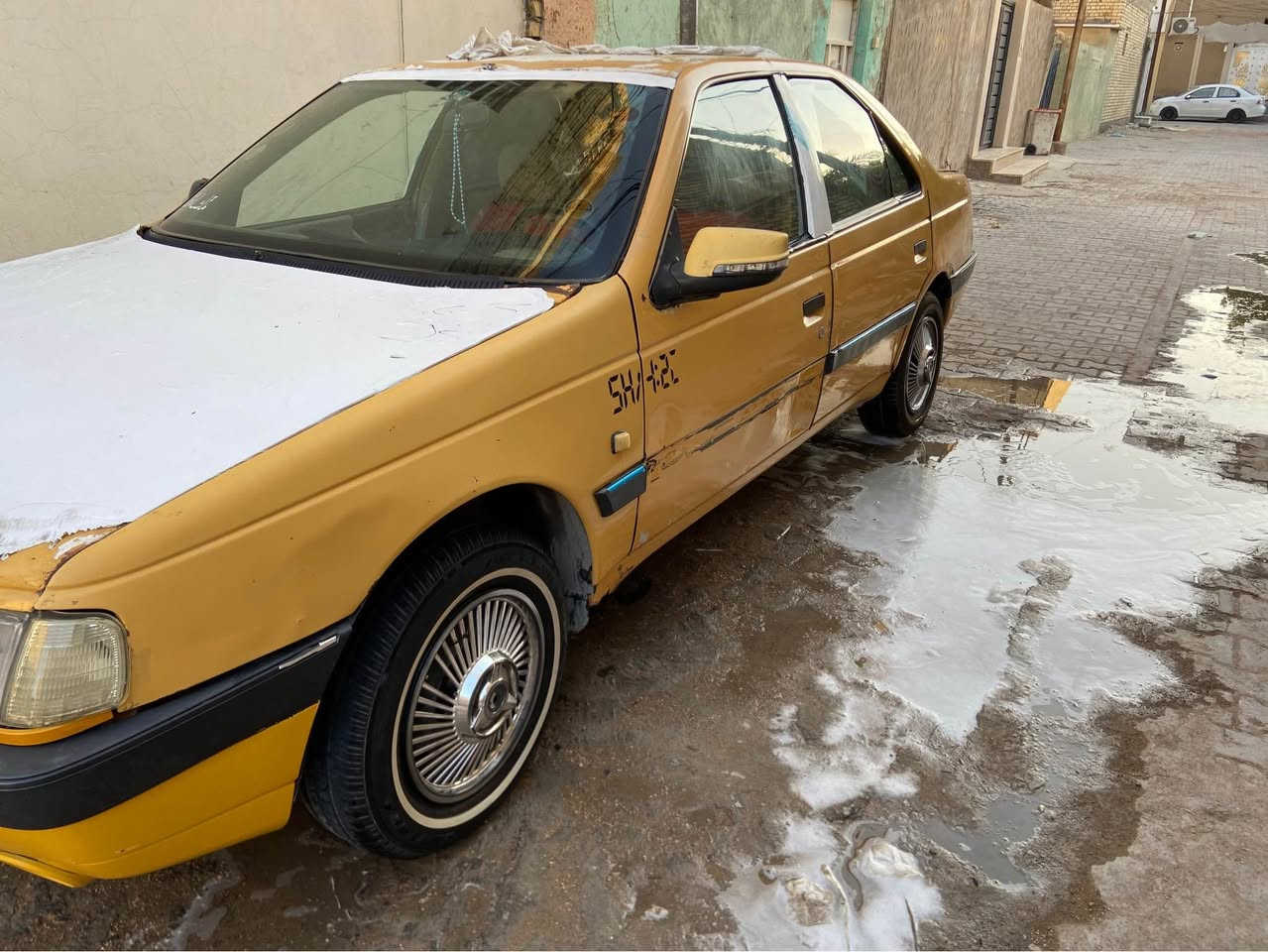 بيجو ٤٠٥ لون اصفر رقم نجف ابيع بدون راعي عليه غير متواجد على فيس فقط واتساب سعر ٢٠ وبيه مجال *********** النجف, العراق
