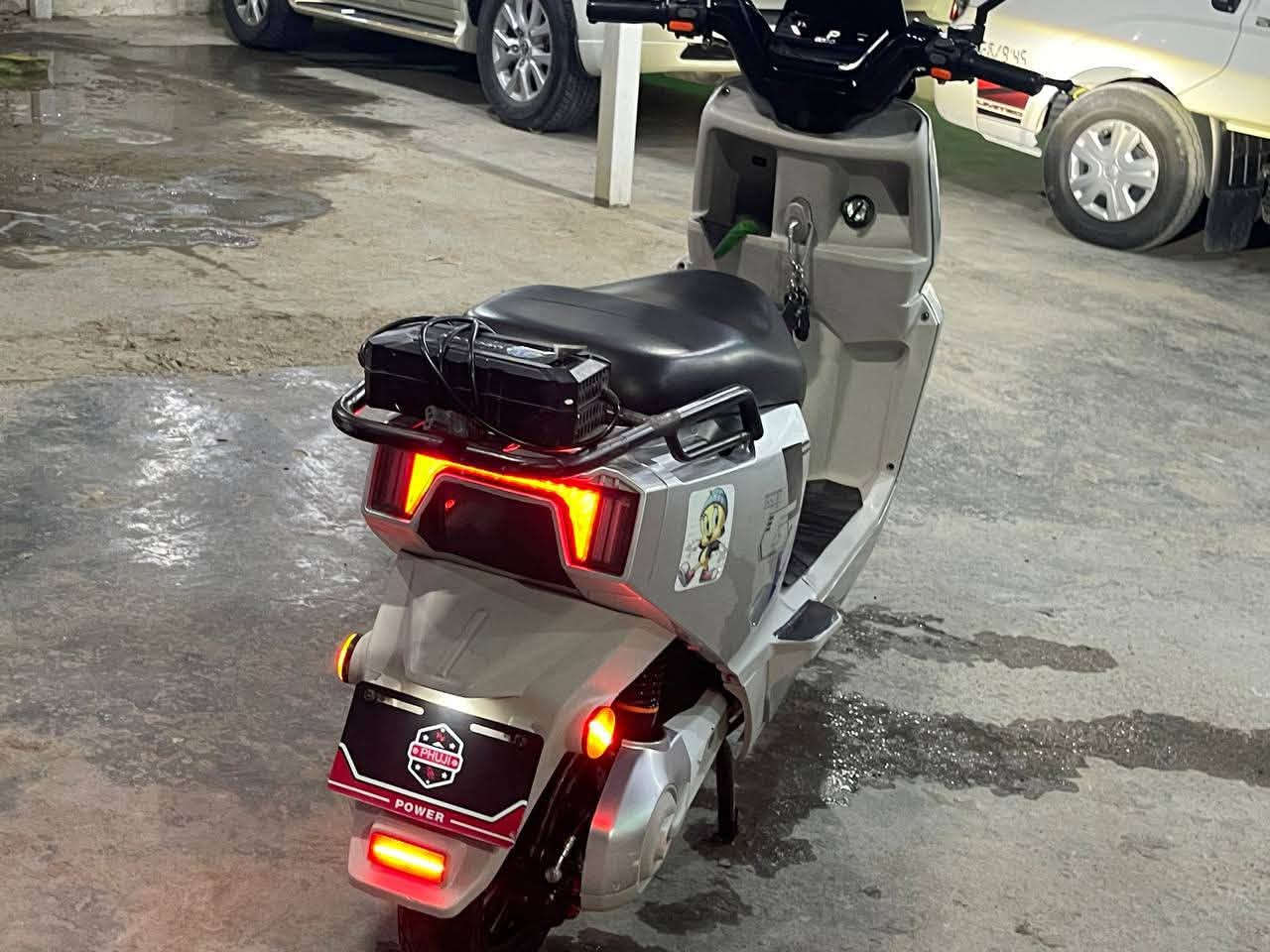 دراجه شحن للبيع جديده
مكان بغداد اليوسفيه 
السعر 900 الف وبيها مجال 

‭***********‬
