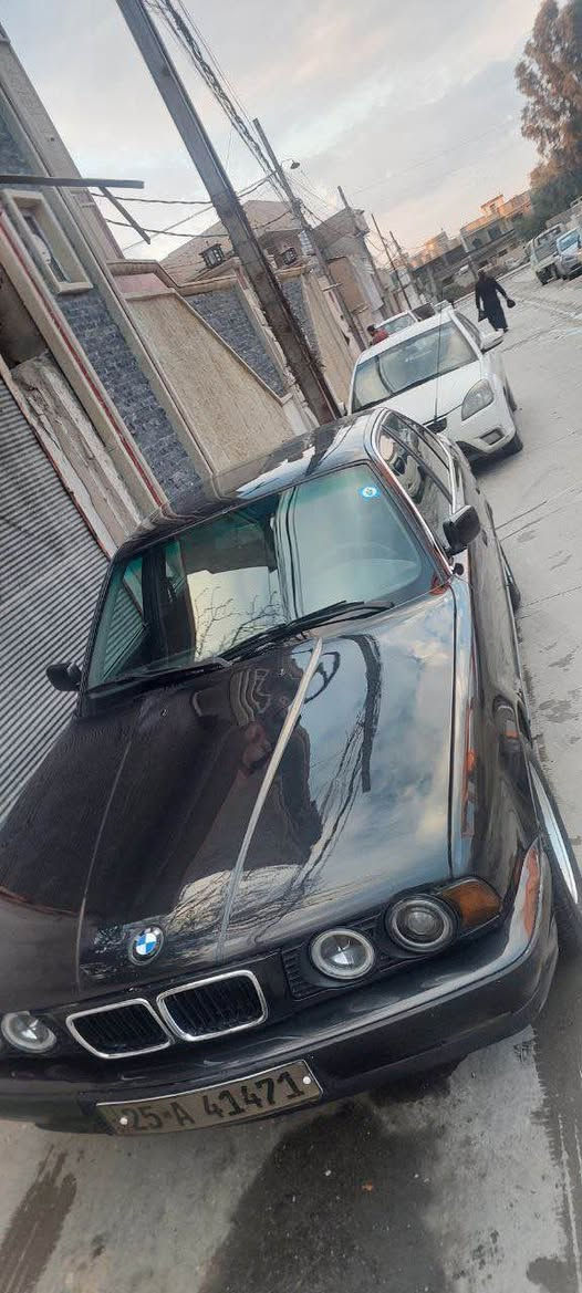 سلام عليكم 
بي ام 525 
موديل 1991
كبس كير اوتو فول 
نشاط فول 
تبريد شرط تدفه 
تواير جدد 
كهربائيات كامل شغاله 
سلايت 
مصبوغ عام بدون ضرر 
فقط تحويل هزا جديده
مكان السياره موصل جانب الايمن
سعر 50للبيع او امراوس 
***********
*********** موصل, نينوى
