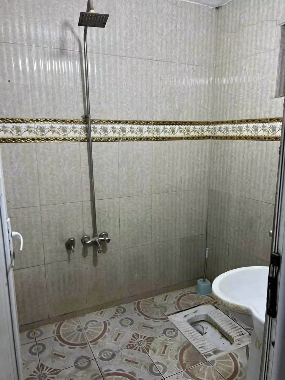 السلام عليكم زبائننا الكرام 🌹
🏡 دار للإيجار – بناء حديث

📍 الموقع: شارع عدن

✨ بناء نظيف ومرتب، جاهز للسكن.

🛏️ يحتوي على:

* 3 غرف نوم

* مطبخ

* خدمات

📍 قريب من جميع الخدمات.

💰 الإيجار: 550 ألف دينار (قابل للتفاوض).

📞 للاستفسار والتواصل عبر واتساب:

حسين الدراجي

***********

🏢 مكتب الباسم للعقارات

