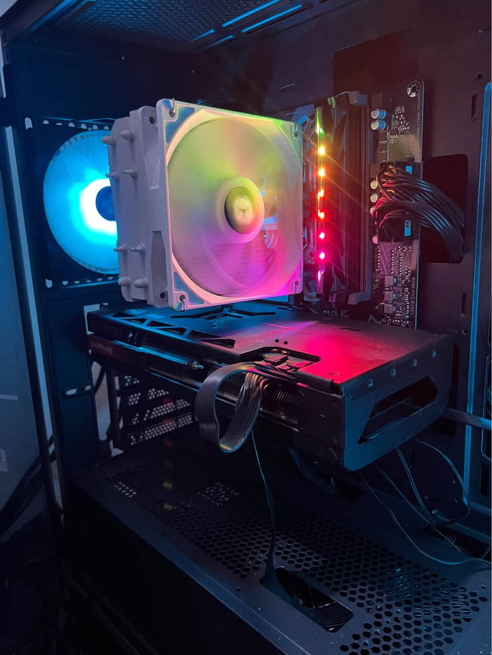 تجميعة كيمنك لل2k مواصفات عاليا 

مواصفات 
r5 5500
rx 7700 xt 12g vram
ram 16 ddr4 3600 addlink
m.2 1tb gen 4 lexar
mb b550e gygabite
psu 600w 
cooler thermaltek
cas 4fan rgb

تجميعة قوية لل2k وتشغل كل الالعاب ب فريمات عالية 
واتساب : *********** بغداد, العراق
