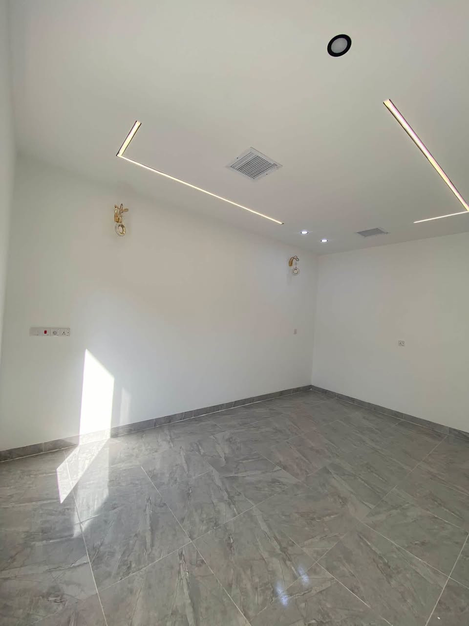 دار للبيع  سعر مناسب مناسب طابو صرف بسم شخص واحد  كركوك حي العسكري قرب مدرسه الافنان وجامع الهجره مساحه 100 متر واجها 5 تفاصيل اكثر اتصل او راسل واتس اب 

***********
