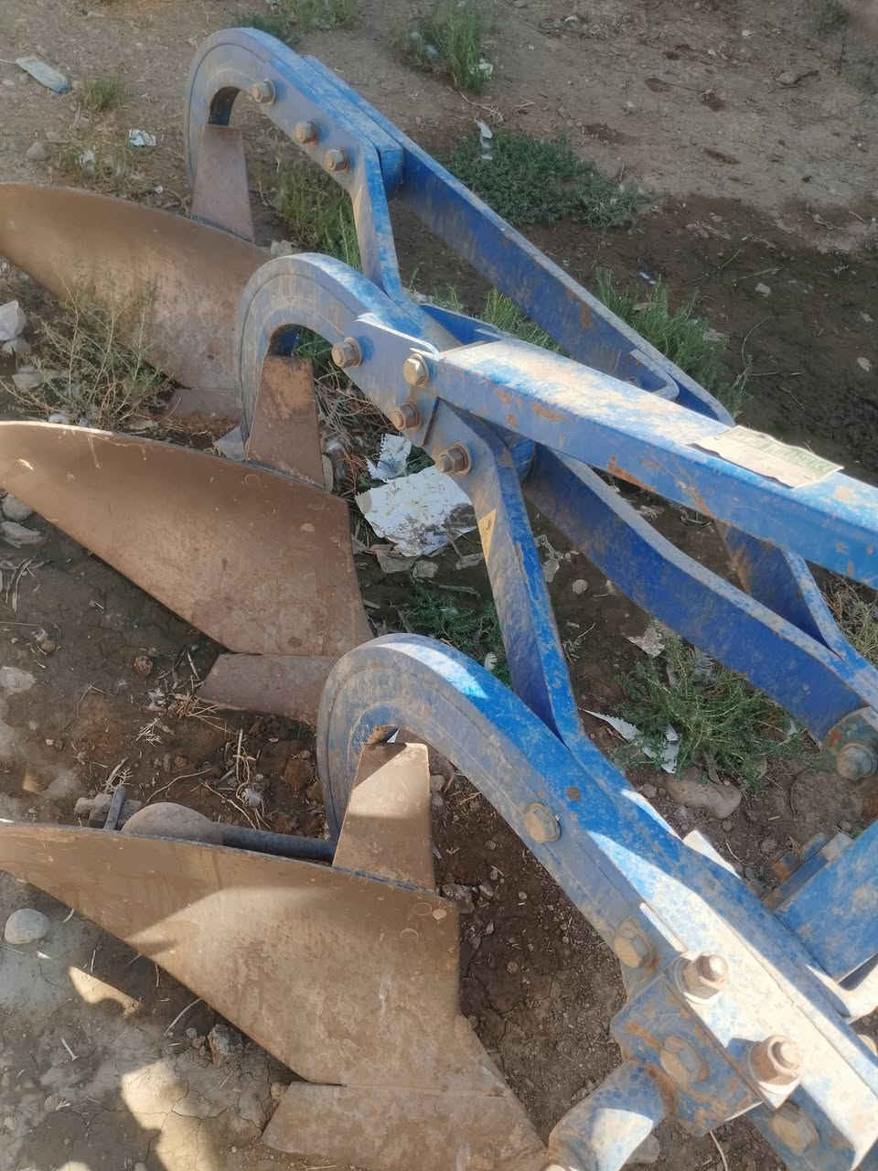 ئەم سێ گاسنە بۆ فرۆشتنە
جۆر . ئایدن تورکی 
حجم .  11
مودێل .2017
شوێن . بادینان گوندی چەمە 
ژ. م.    ***********
