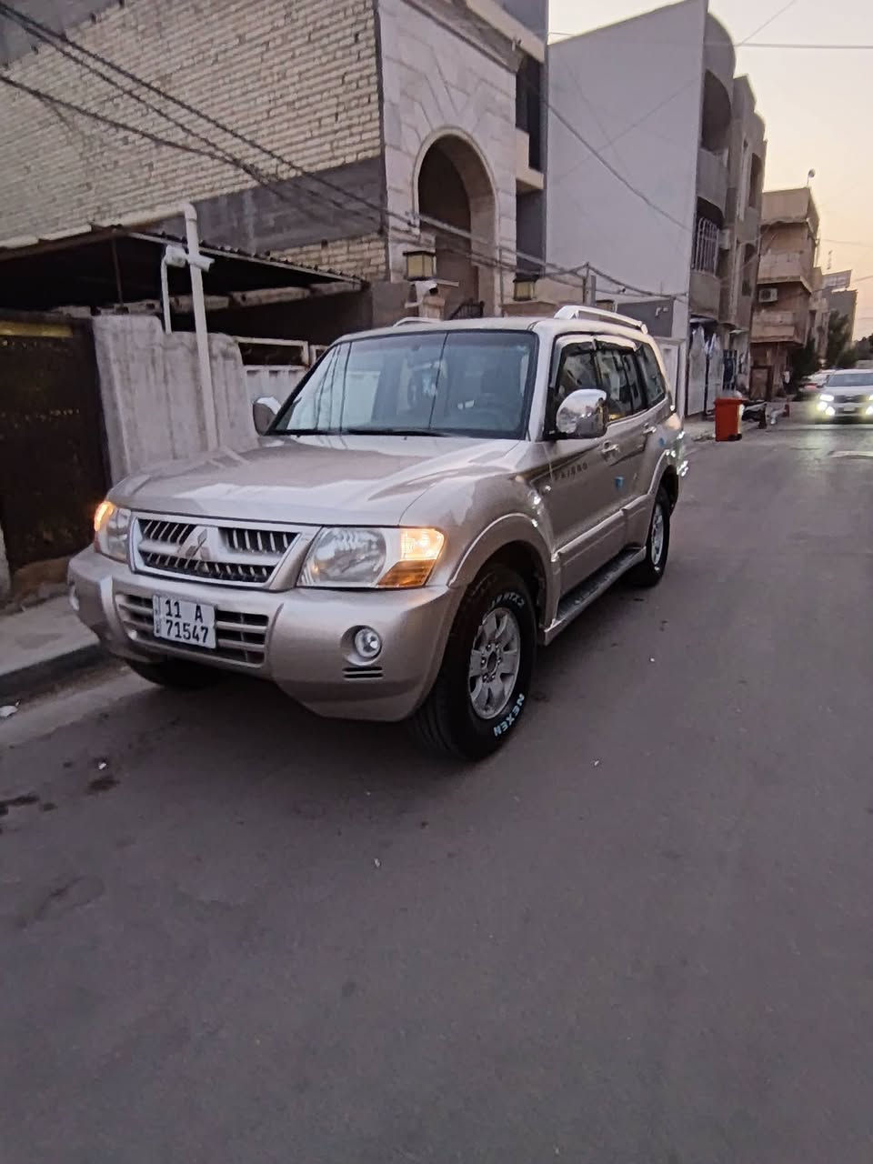 للبيع باجيرو موديل ٢٠٠٧
كير ومكينه صدر تخم تاير
كهربائيات كله تمام وجاهز
السياره بيه مكانات صبغ بدون حادث
٣قطع تبريد رقم وسنويه  بسمي
شرط التحويل سياره نضيفه وجاهزه
عارضه ٧٠ وبيه مجال بصيط مكاني الاعظميه الاتصال ***********
