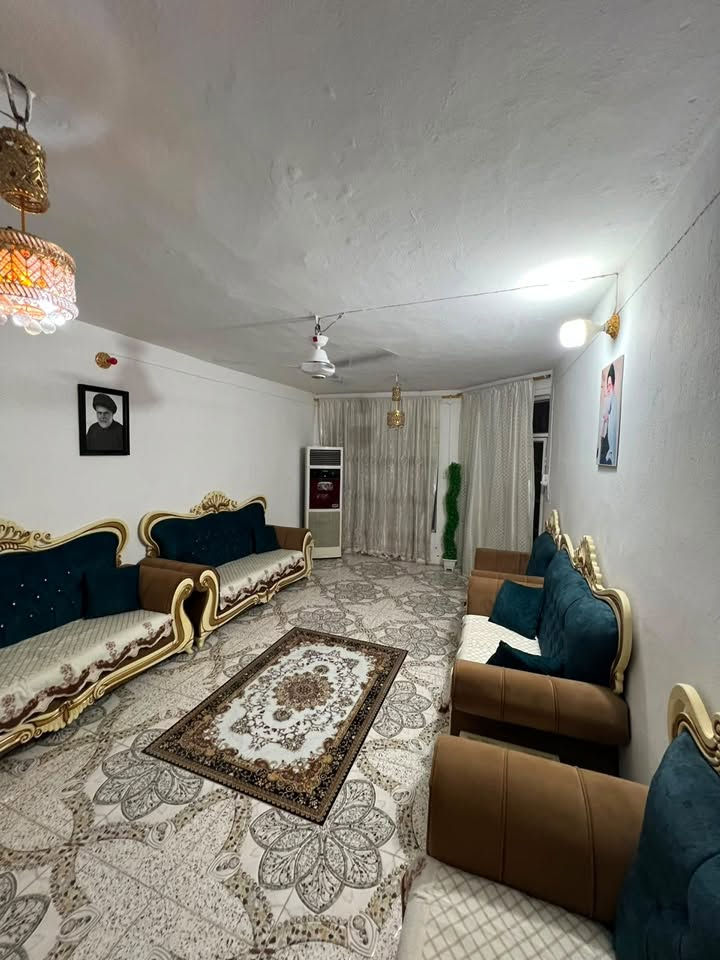 دار للبيع  حواس نهاية نزلة جبار الكهربائي قرب المدرسه المساحه ١٥٠ يتكون من طابقين غرفتين نوم صاله ومطبخ واستقبال وكراج سياره و ٢ حمام داخلي و ١ حمام خارجي و منور خلفي بناء بلوك  حديث البناء للاستفسار اتصل او وتساب
 ***********
