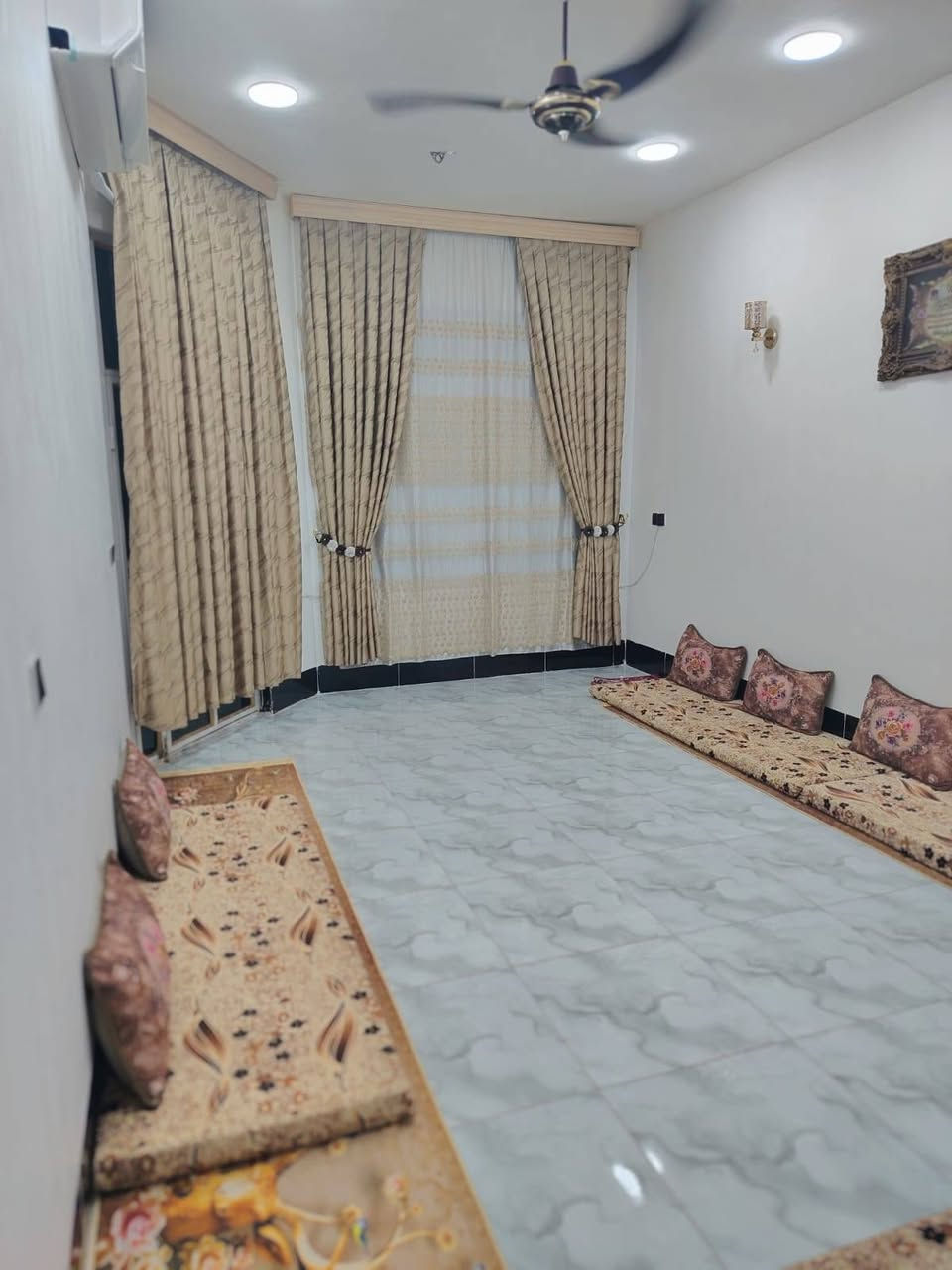 سلام عليكم يوجد بيت للبيع مساحه 155 متر يحتوي على 3غرف نوم وستقبال ومطبخ وحولي وصحيات طابو زراعي سند25 العنوان بغداد الراشديه المراسمه الاتصال على الرقم ***********
