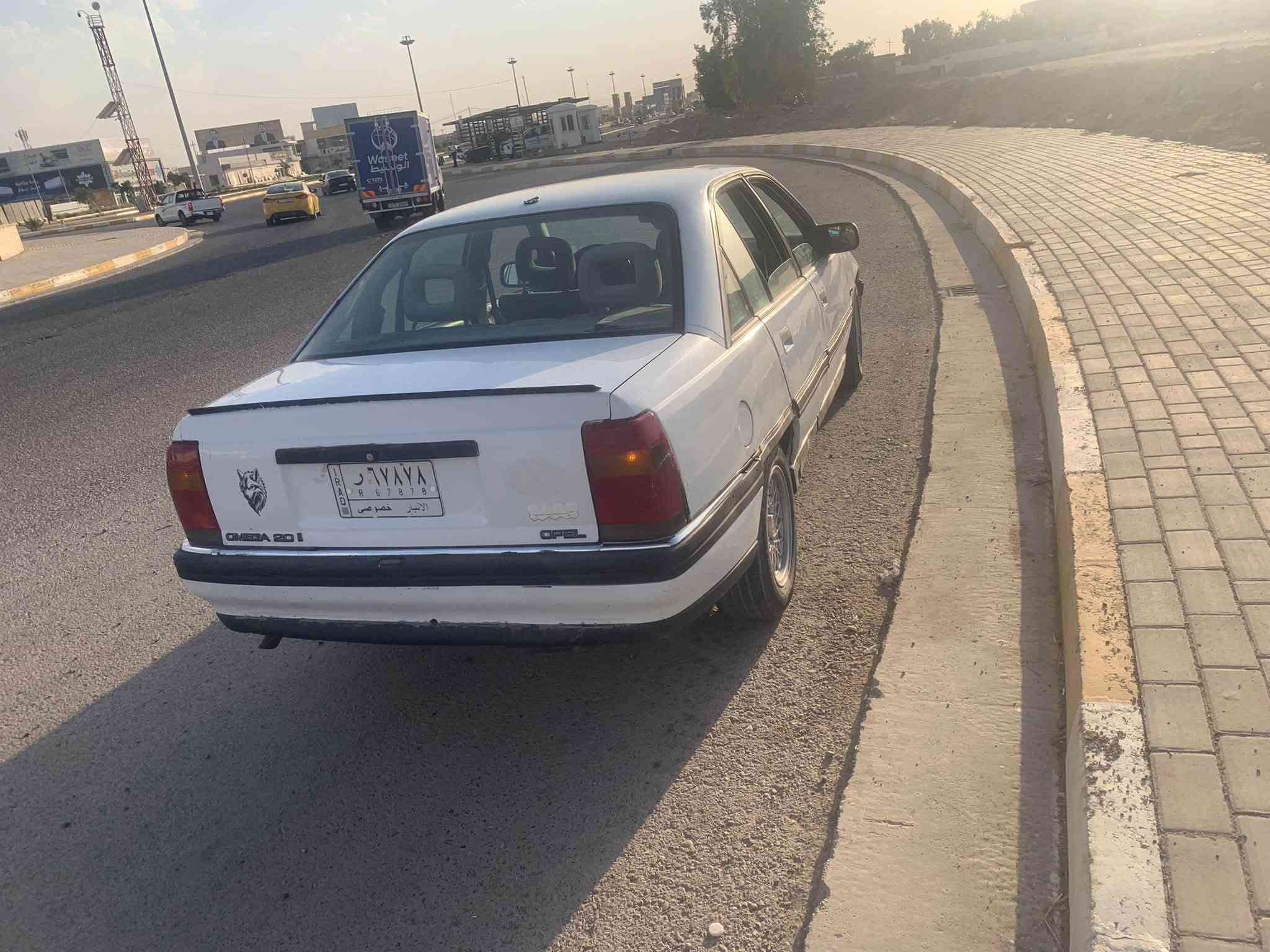 سلام عليكم اخوان ابل اوميكه موديل ٩١ مال جناي مكينه ٢٠٠٠حيل نضيفه
مكان رمادي خمسة كيلو سعر ٣٢ بيه مجال 
***********واتساي
