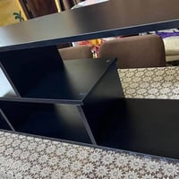 ميز مال تلفزيون للبيع سعره ٢٥ مكانه بغداد  07783554623