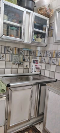 كاونتر للبيع ابسعر مناسب نظيف 07821768433